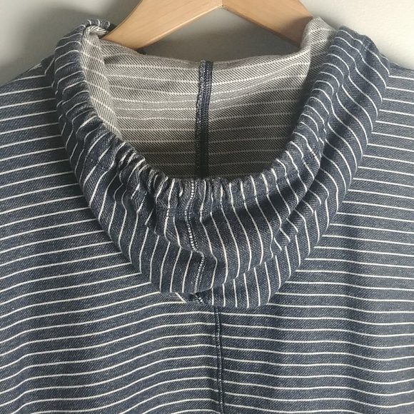 Banana Republic Sweater Blouse - Picture 6 of 7